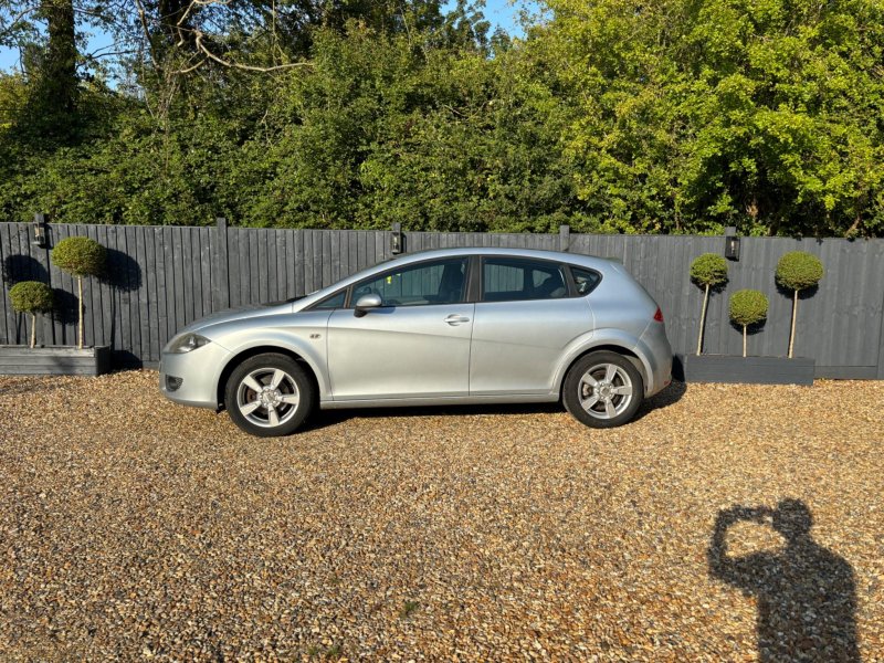 SEAT LEON