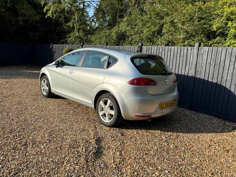 SEAT LEON