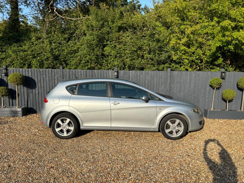 SEAT LEON