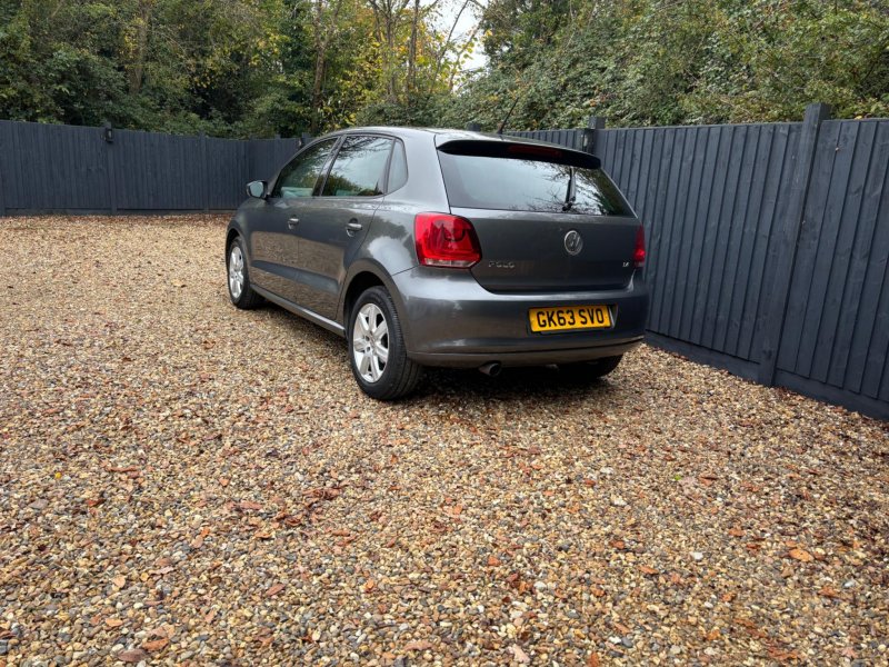 VOLKSWAGEN POLO