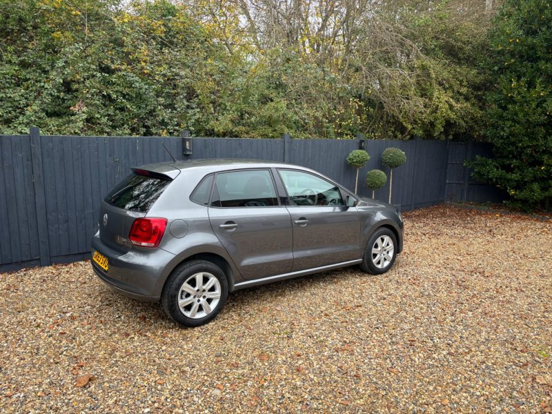 VOLKSWAGEN POLO