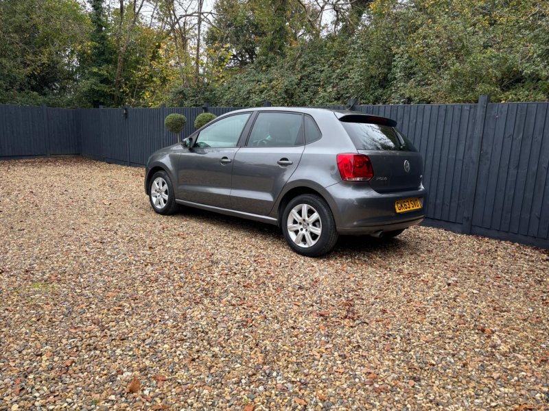 VOLKSWAGEN POLO