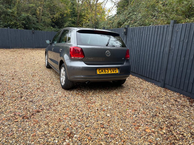 VOLKSWAGEN POLO