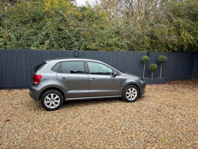 VOLKSWAGEN POLO
