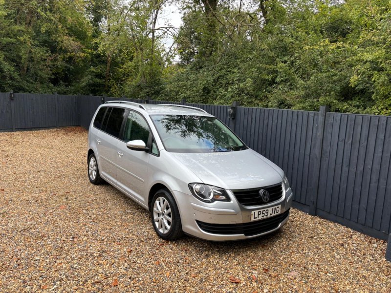 VOLKSWAGEN TOURAN