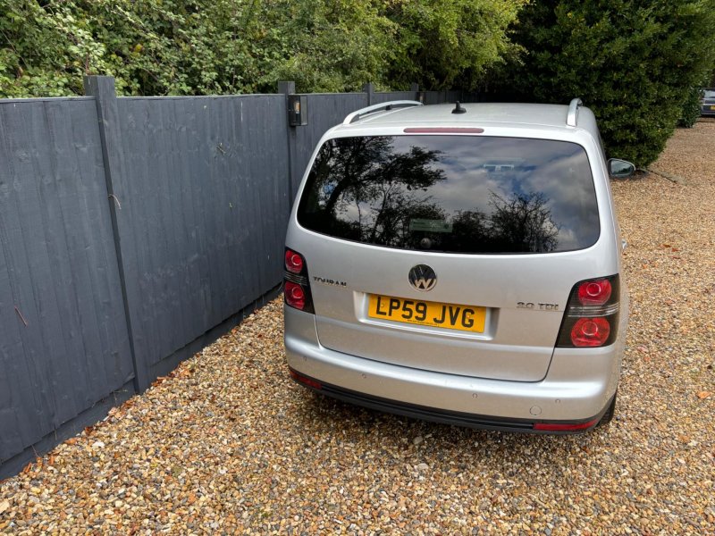 VOLKSWAGEN TOURAN