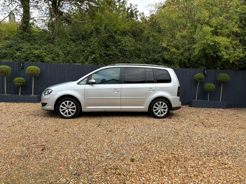 VOLKSWAGEN TOURAN