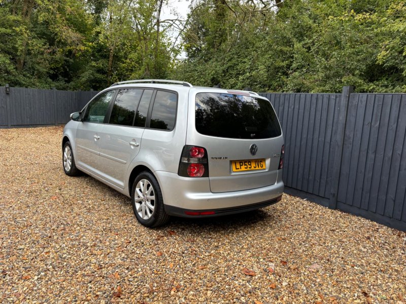 VOLKSWAGEN TOURAN