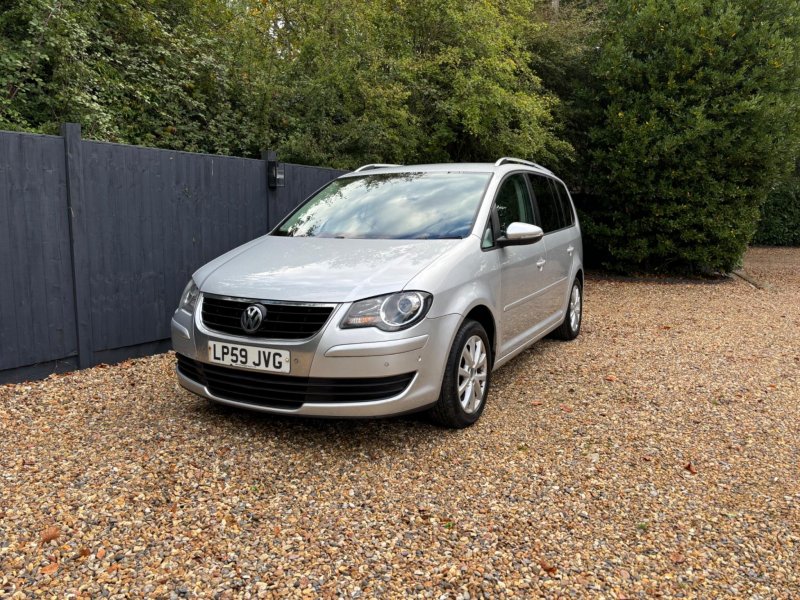 VOLKSWAGEN TOURAN
