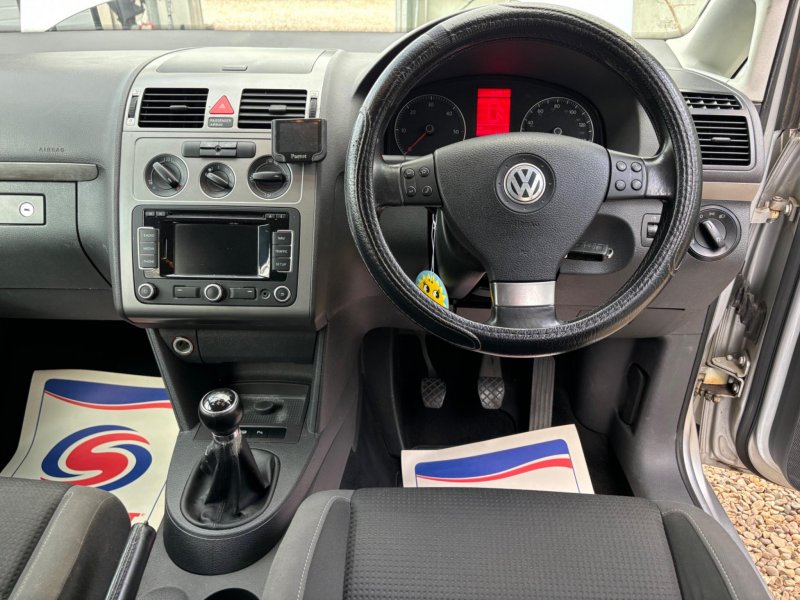 VOLKSWAGEN TOURAN