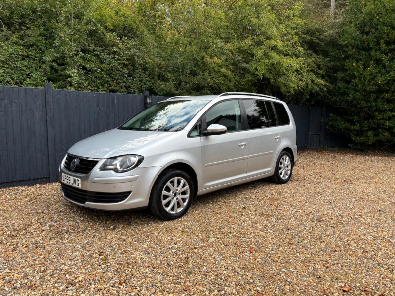 VOLKSWAGEN TOURAN