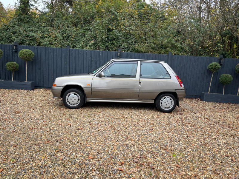 RENAULT 5