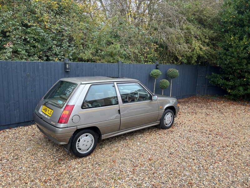 RENAULT 5