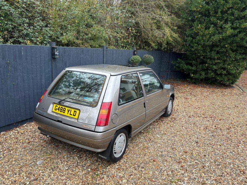 RENAULT 5