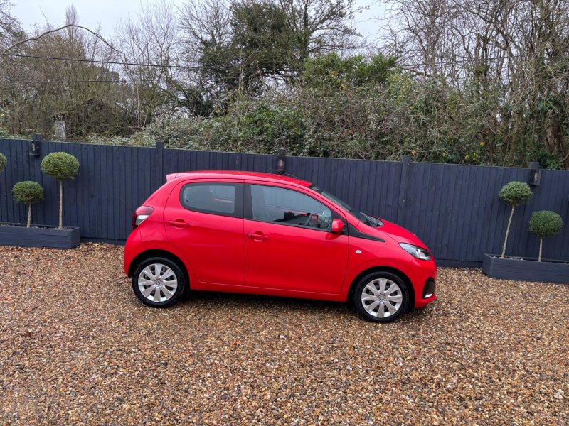 PEUGEOT 108