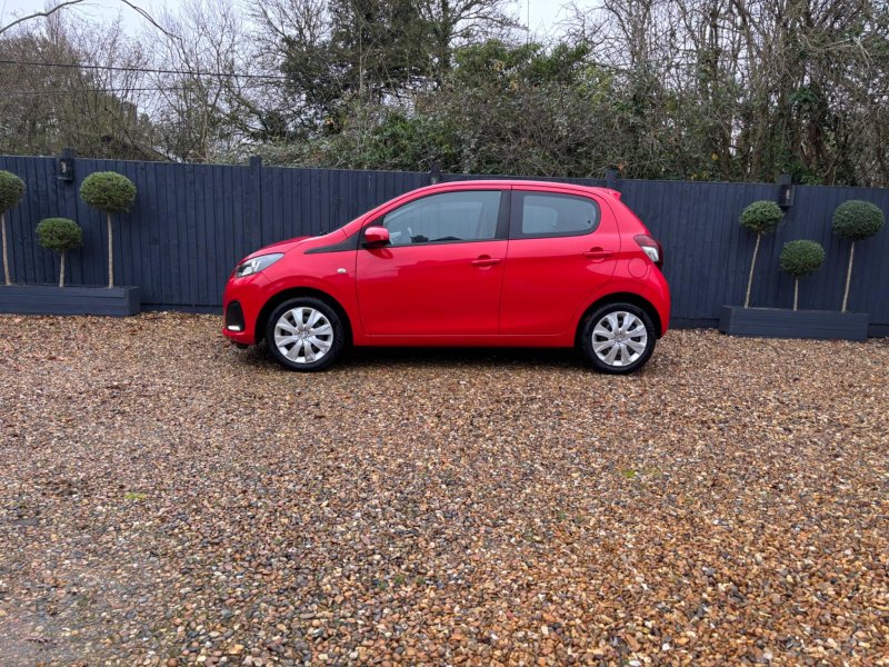 PEUGEOT 108