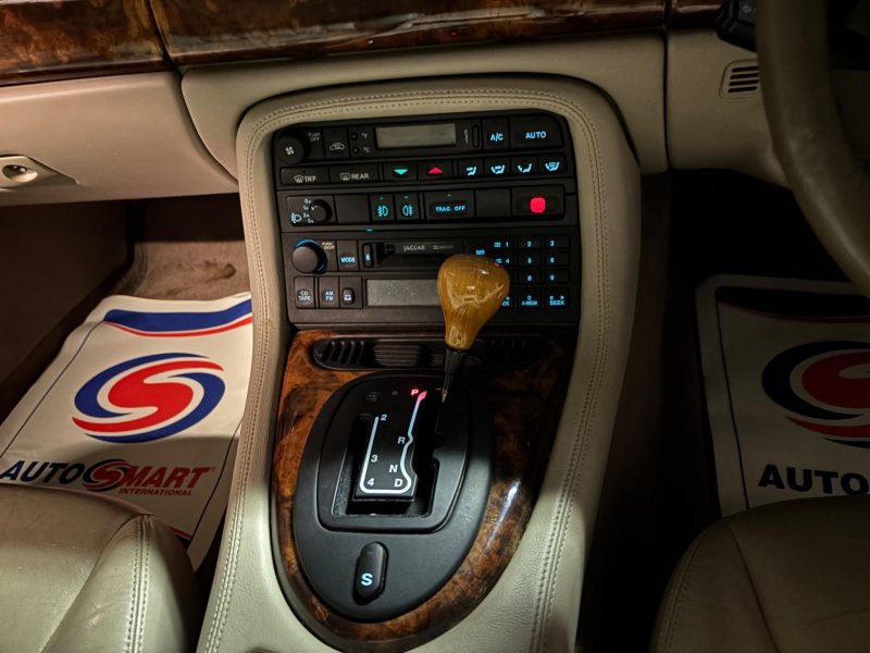 JAGUAR XK8