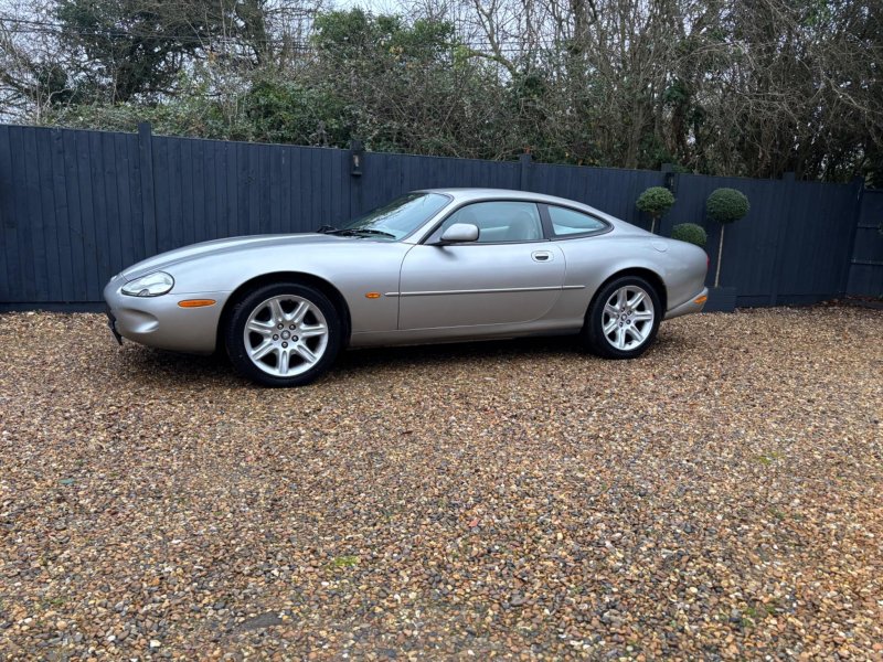 JAGUAR XK8