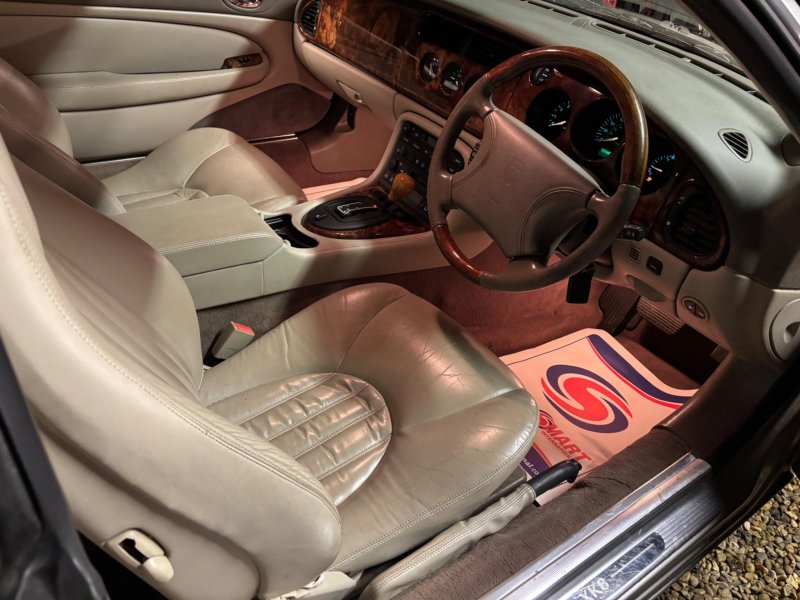JAGUAR XK8