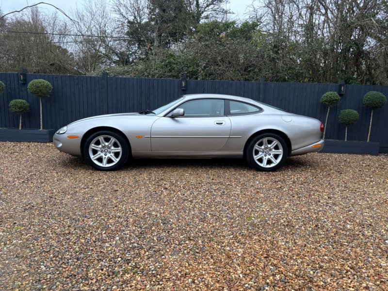 JAGUAR XK8