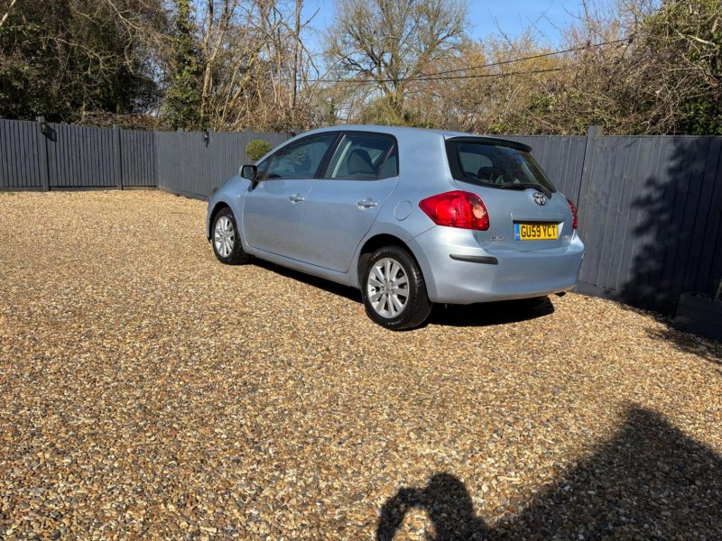 TOYOTA AURIS