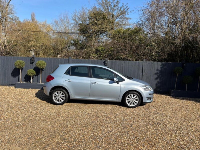 TOYOTA AURIS