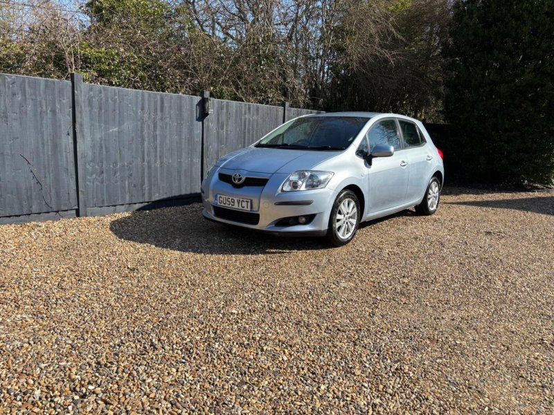 TOYOTA AURIS
