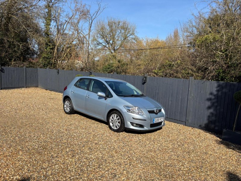 TOYOTA AURIS
