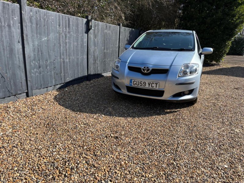TOYOTA AURIS