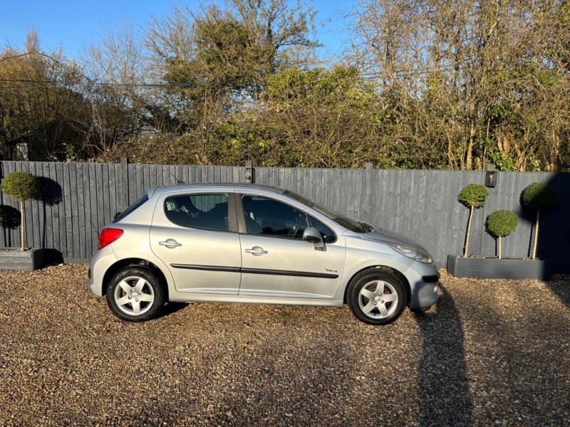 PEUGEOT 207