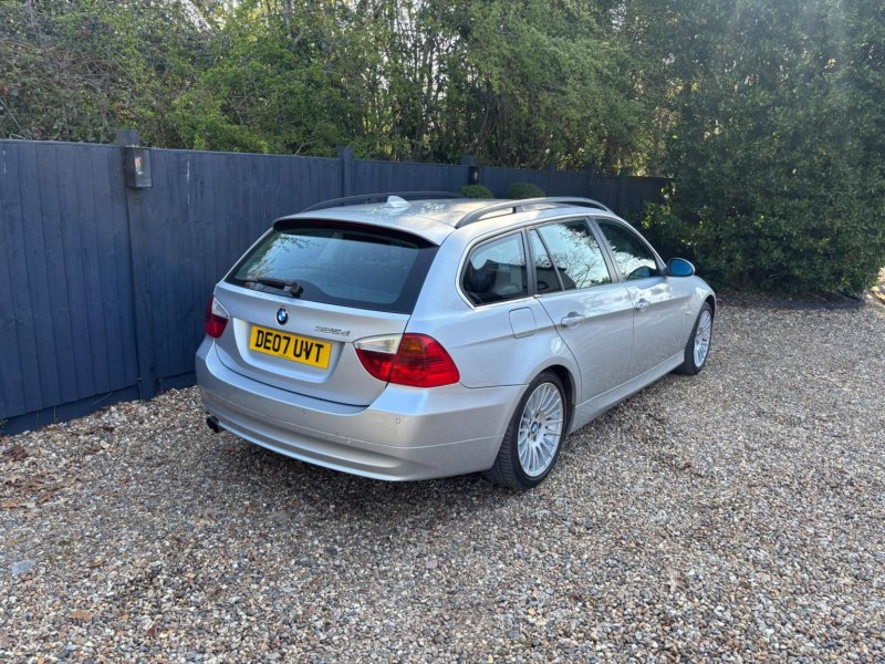 BMW 3 SERIES