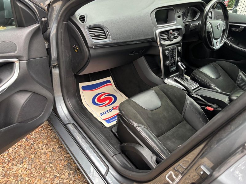 VOLVO V40