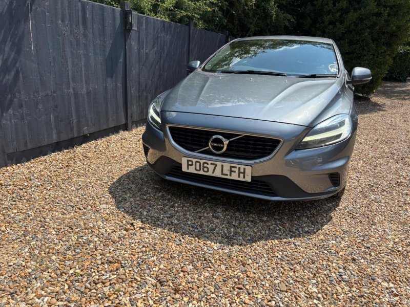 VOLVO V40