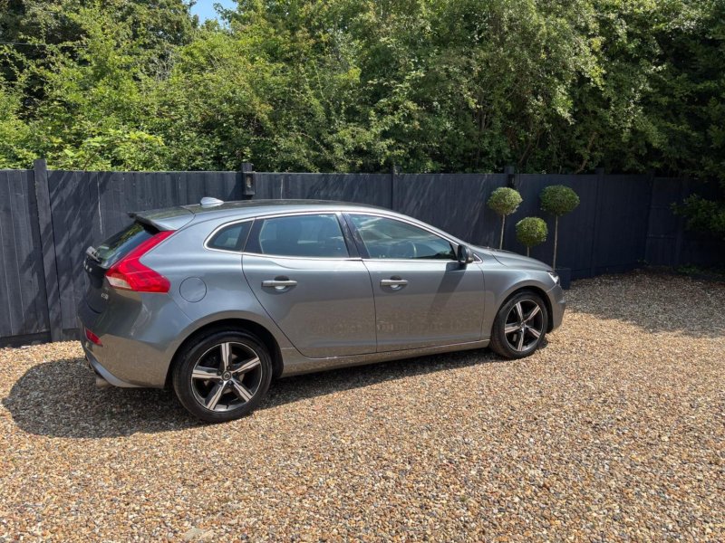 VOLVO V40