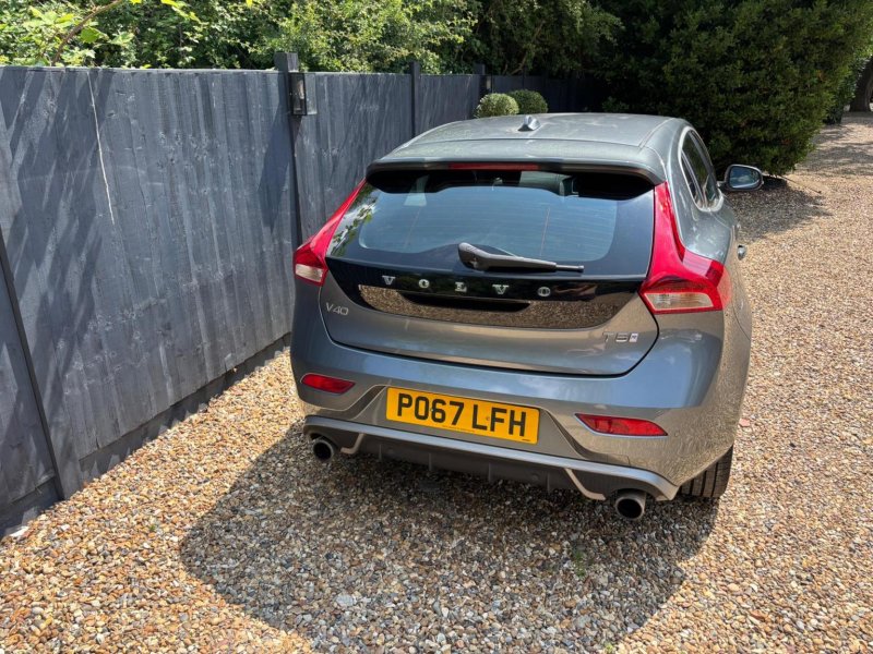 VOLVO V40