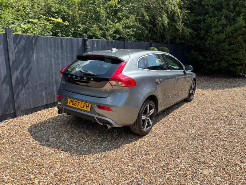 VOLVO V40