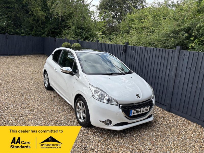 PEUGEOT 208